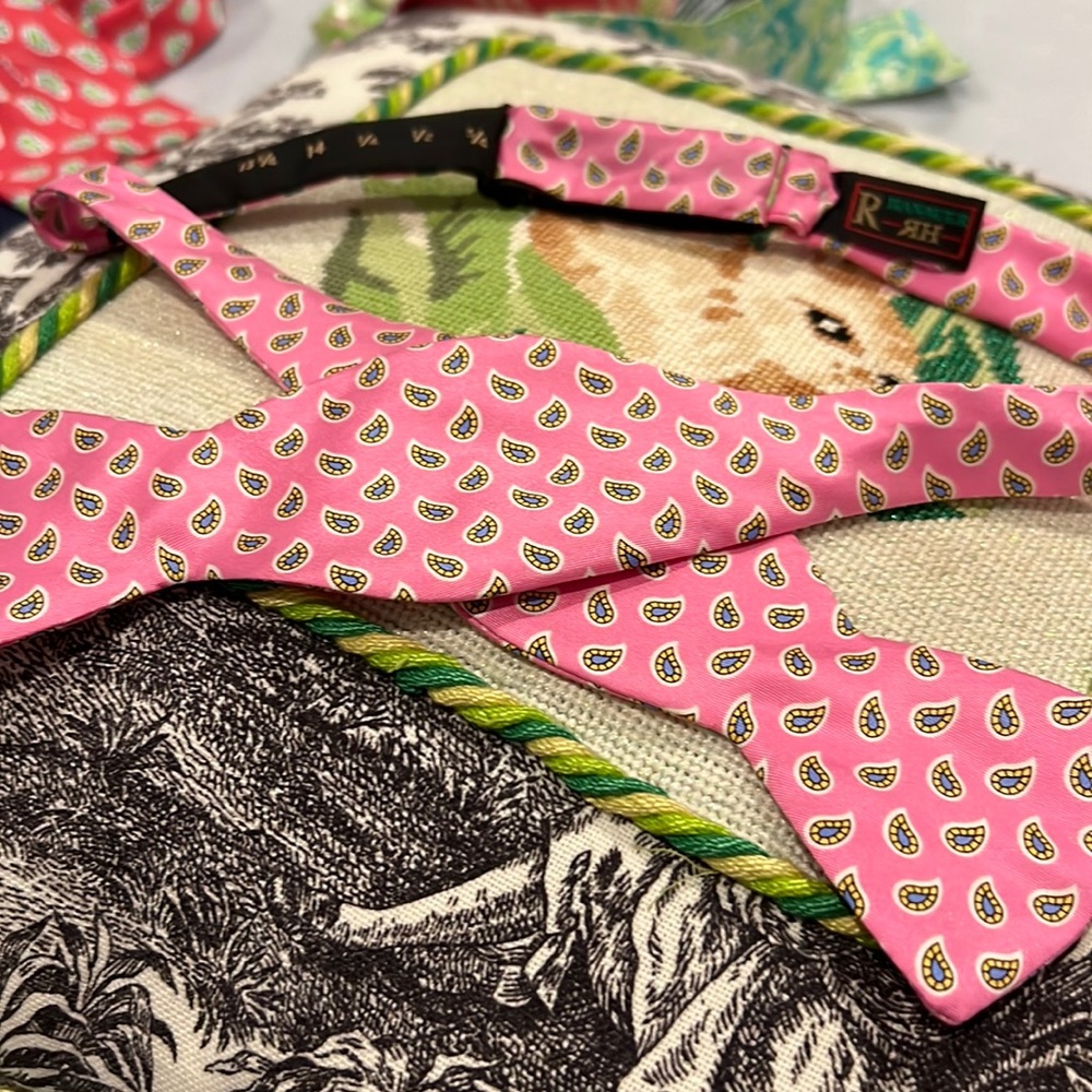 R Hanauer bow tie